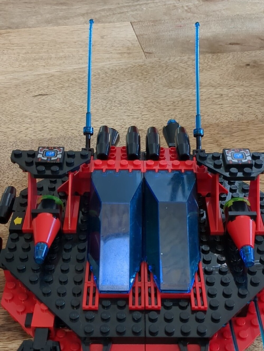 Lego 6939 Spyrius Centurion Saucer Red and Black with Blue Canopies - Complete - Picture 3 of 10